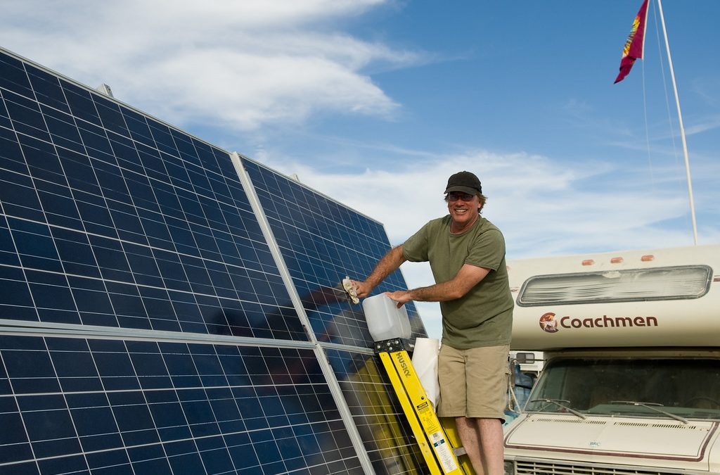 Hoe maak je je zonnepanelen schoon?