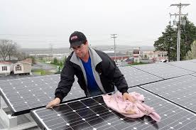 Kunnen zonnepanelen op een plat dak geplaatst worden?
